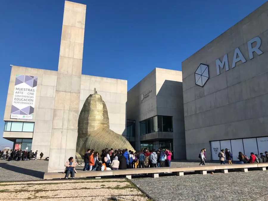 Museo MAR con su escultura de lobo marino